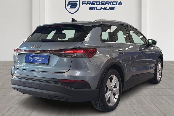 Grå Audi Q4 e-tron fra 2023