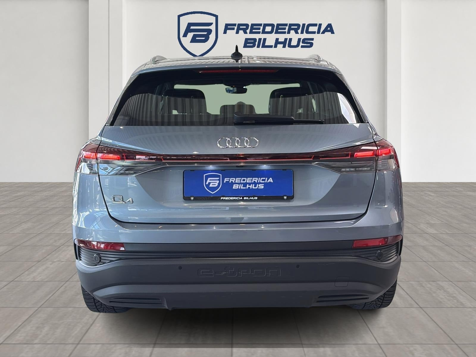 Grå Audi Q4 e-tron fra 2023