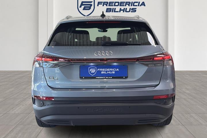 Grå Audi Q4 e-tron fra 2023