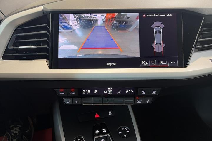 Grå Audi Q4 e-tron fra 2023