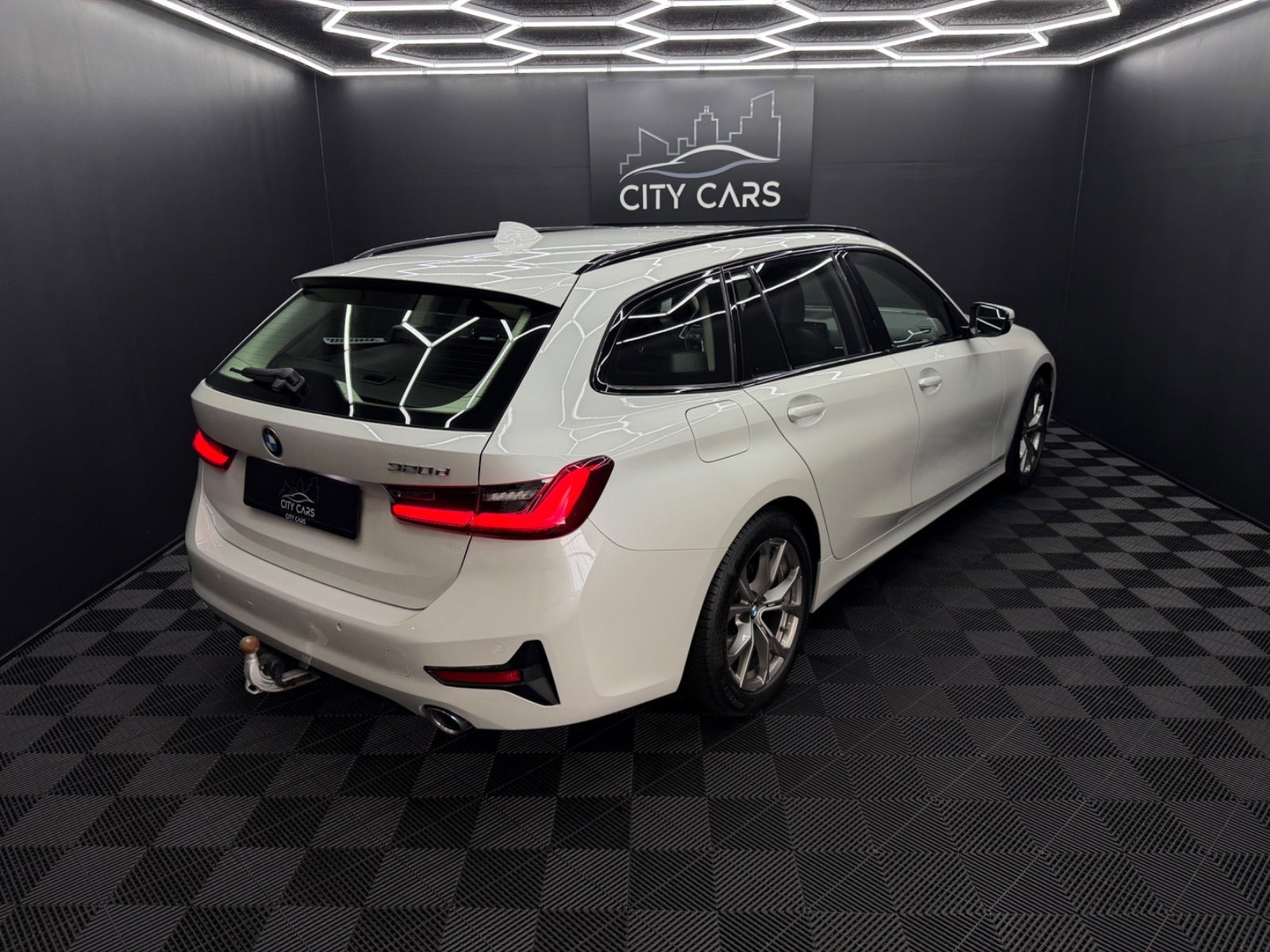 Hvid BMW 320d fra 2021