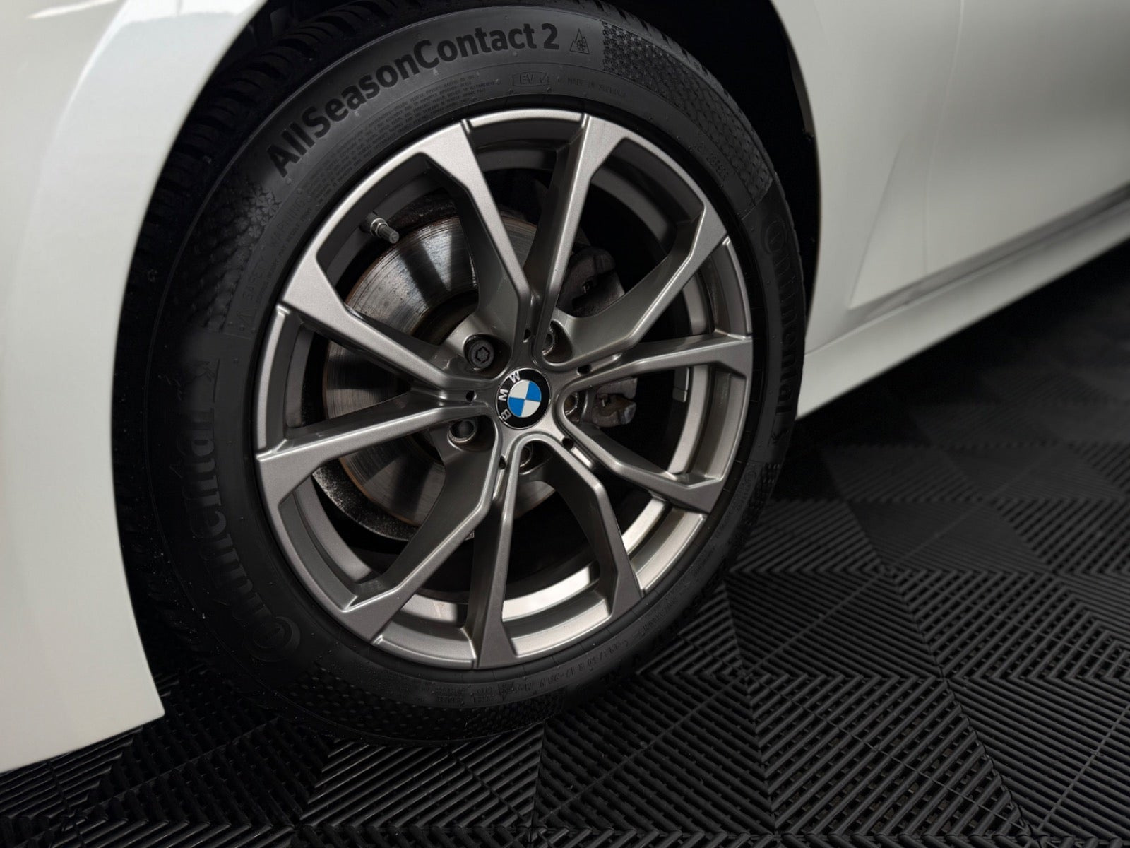 Hvid BMW 320d fra 2021
