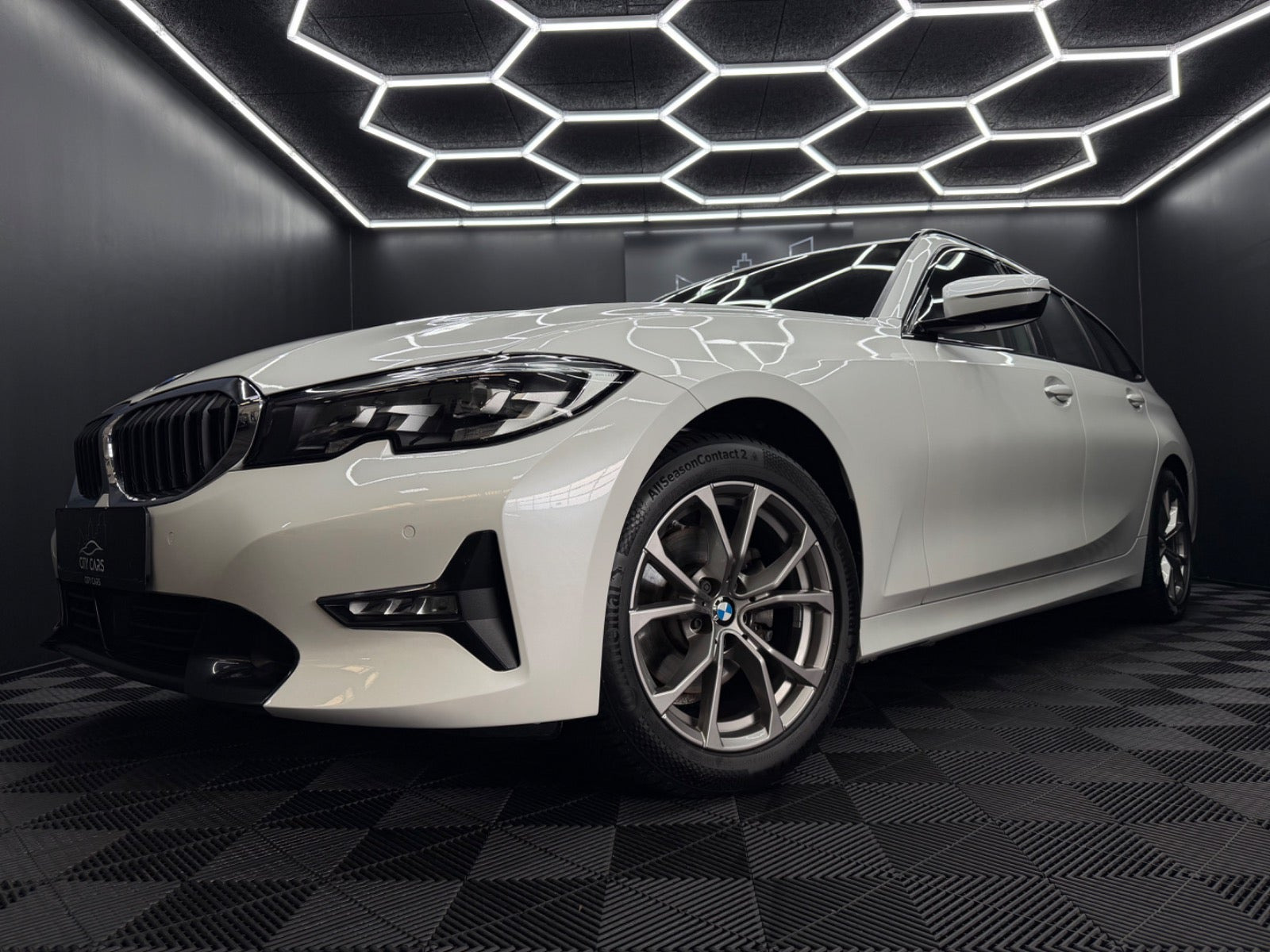 Hvid BMW 320d fra 2021