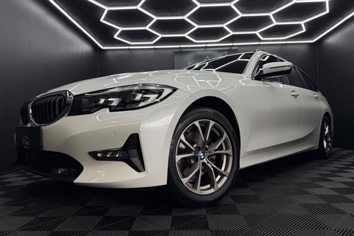 Hvid BMW 320d fra 2021