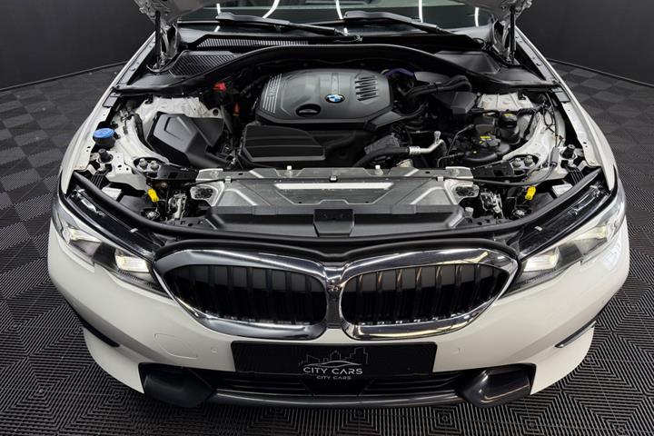 Hvid BMW 320d fra 2021