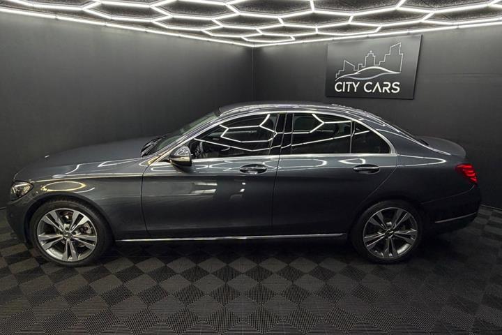 Grå Mercedes C200 fra 2015