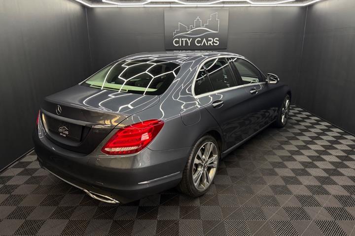 Grå Mercedes C200 fra 2015