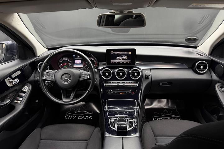 Grå Mercedes C200 fra 2015