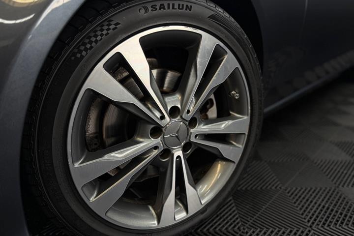 Grå Mercedes C200 fra 2015