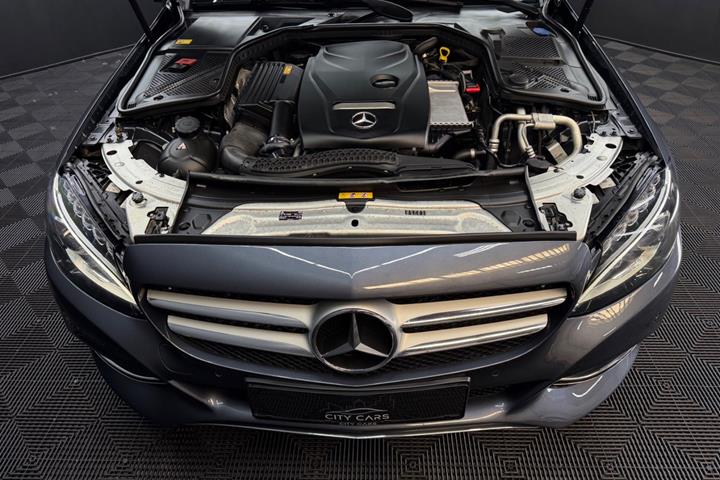 Grå Mercedes C200 fra 2015