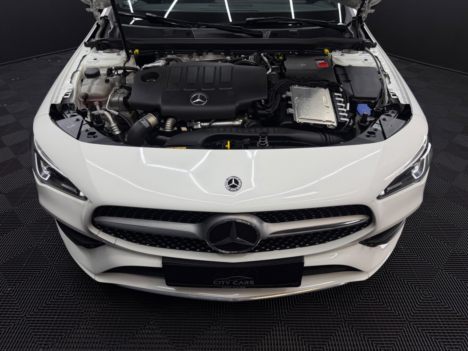 Hvid Mercedes CLA220 d fra 2020