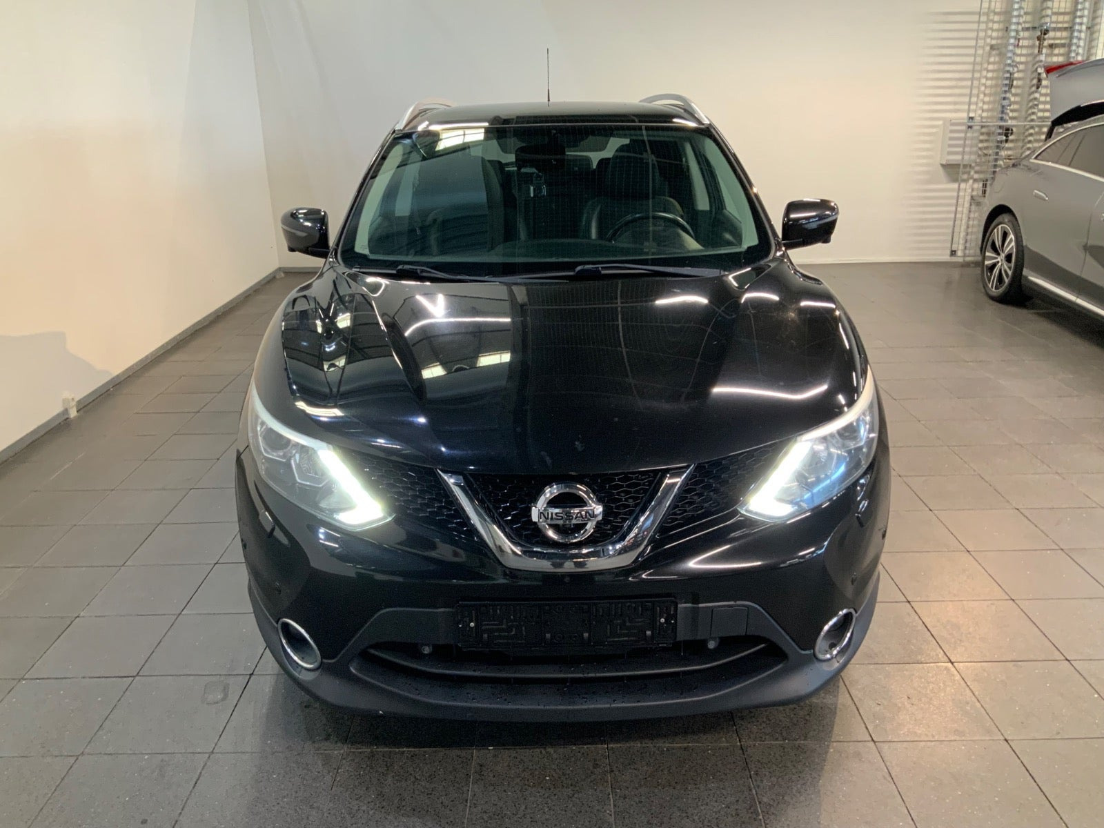 Sort Nissan Qashqai fra 2014