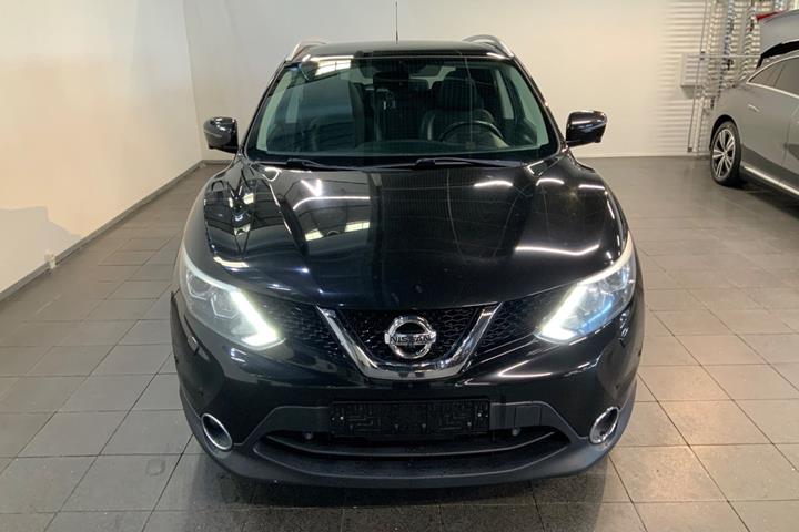 Sort Nissan Qashqai fra 2014