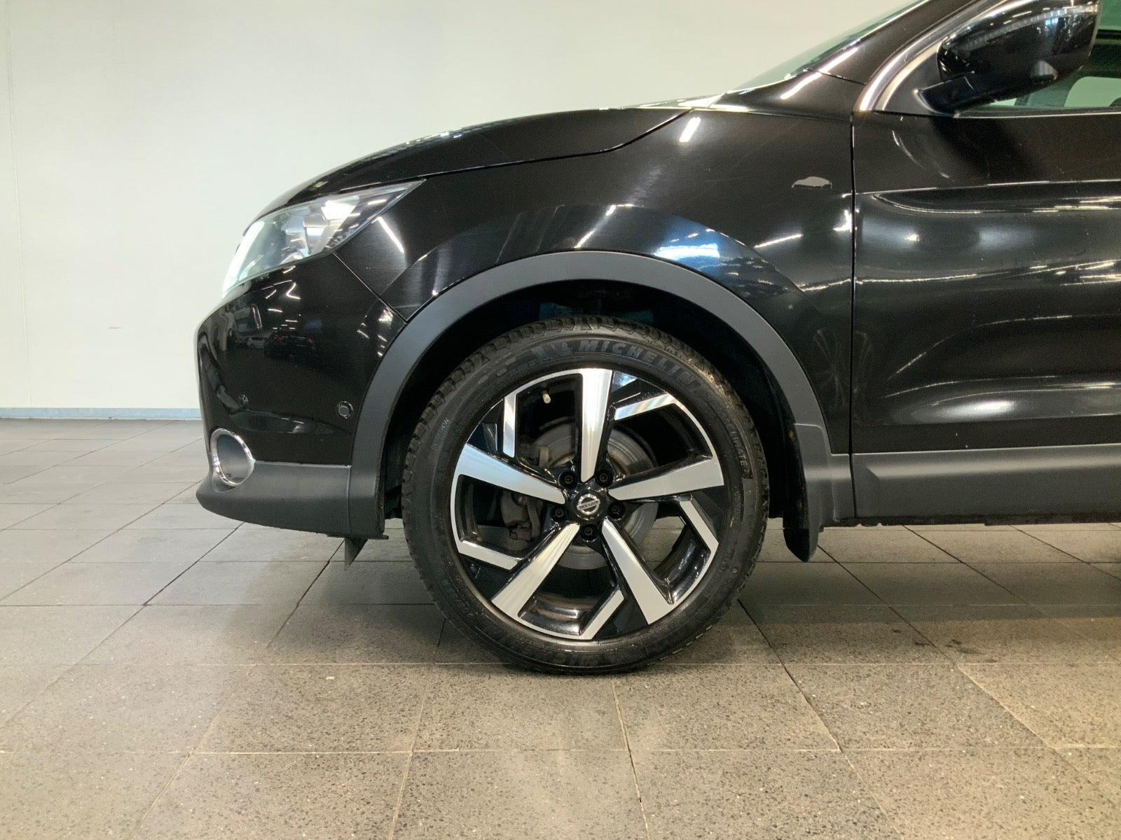 Sort Nissan Qashqai fra 2014