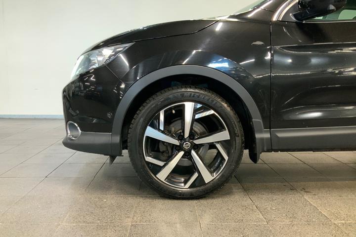 Sort Nissan Qashqai fra 2014