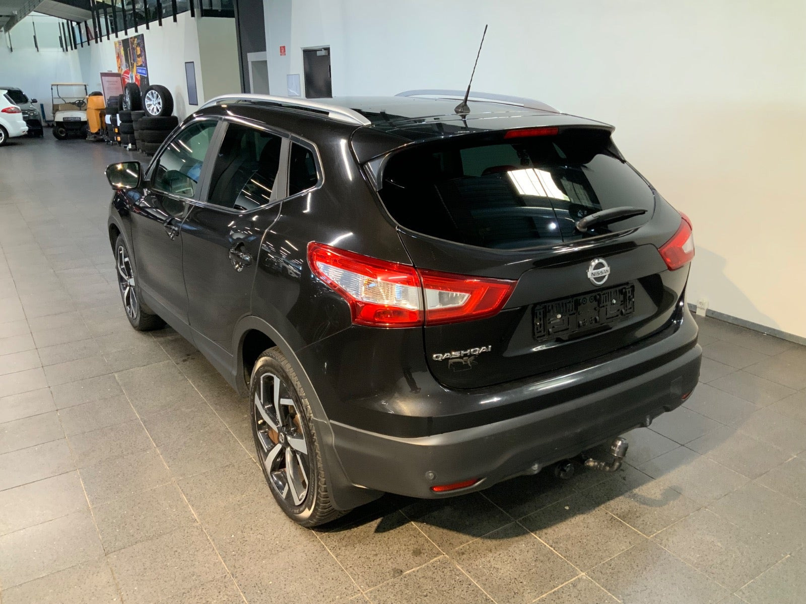 Sort Nissan Qashqai fra 2014