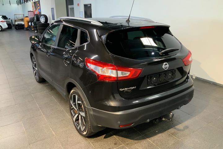 Sort Nissan Qashqai fra 2014