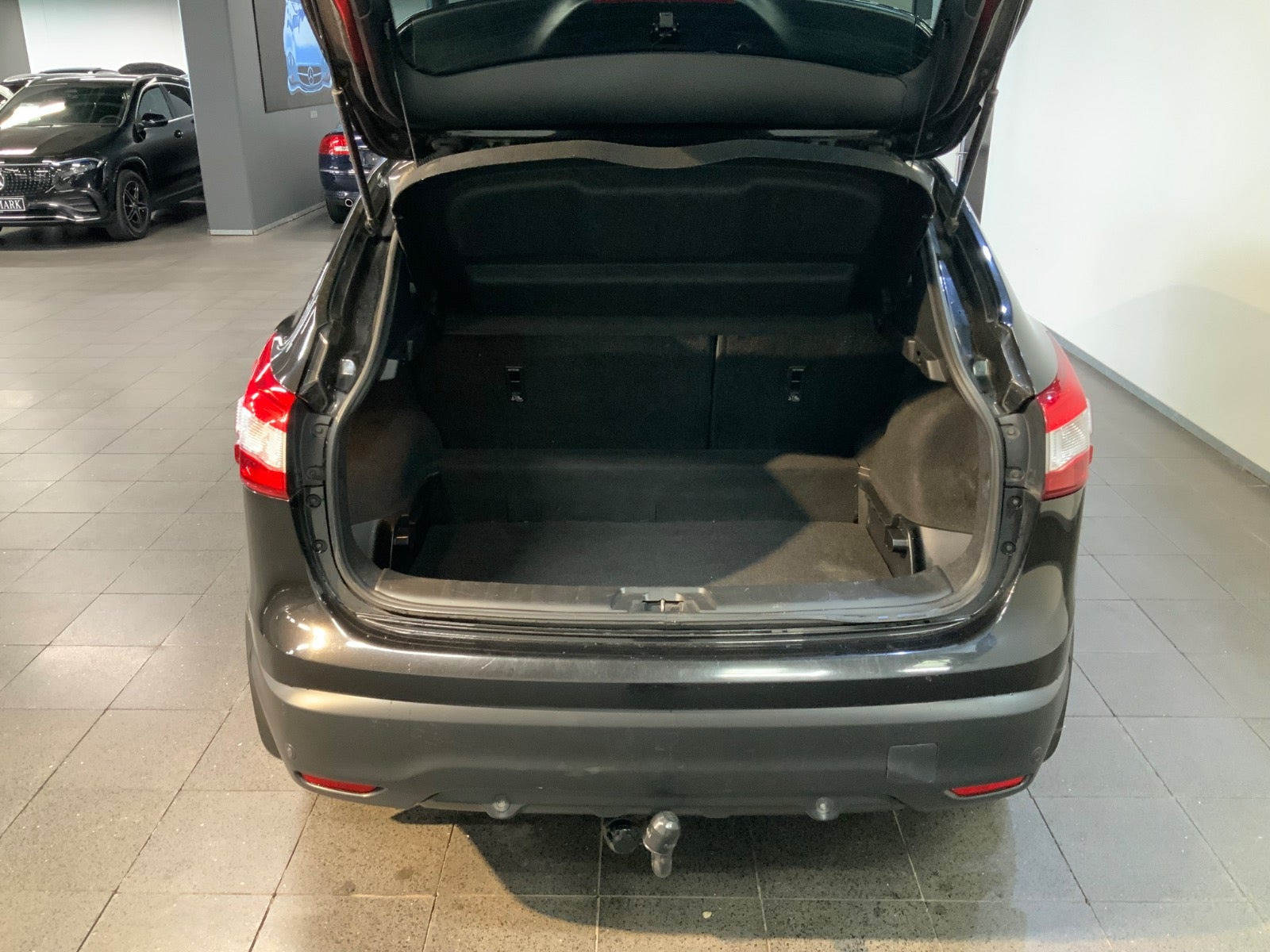 Sort Nissan Qashqai fra 2014