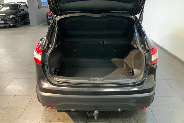 Sort Nissan Qashqai fra 2014