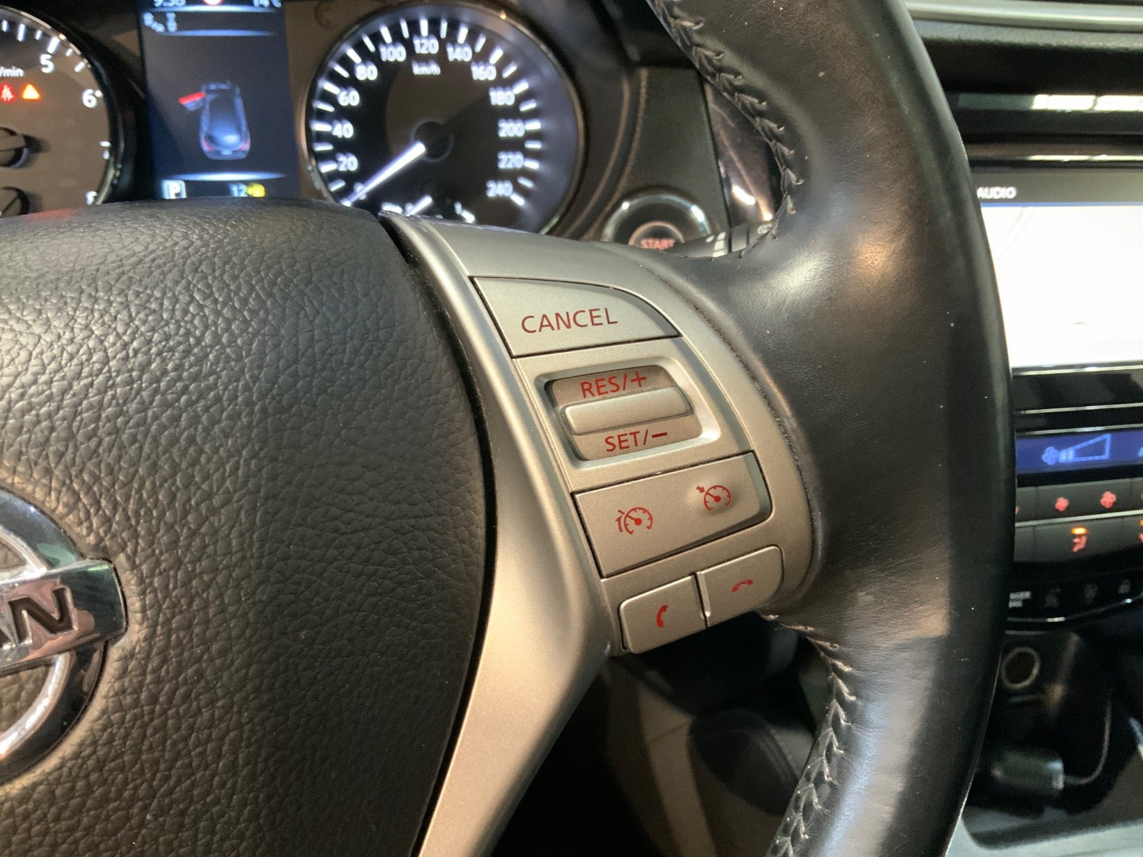 Sort Nissan Qashqai fra 2014