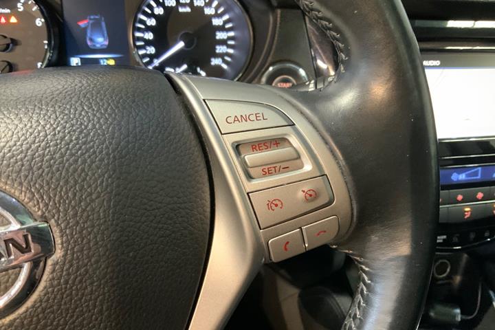 Sort Nissan Qashqai fra 2014