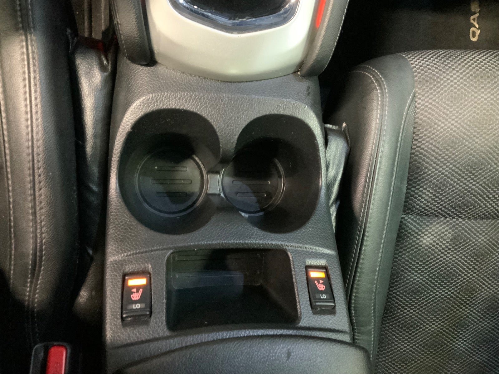 Sort Nissan Qashqai fra 2014
