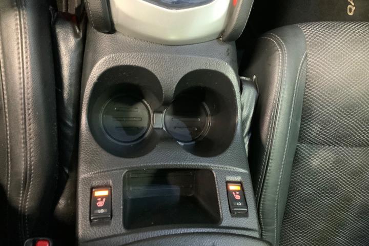 Sort Nissan Qashqai fra 2014