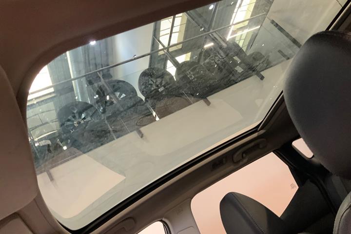 Sort Nissan Qashqai fra 2014
