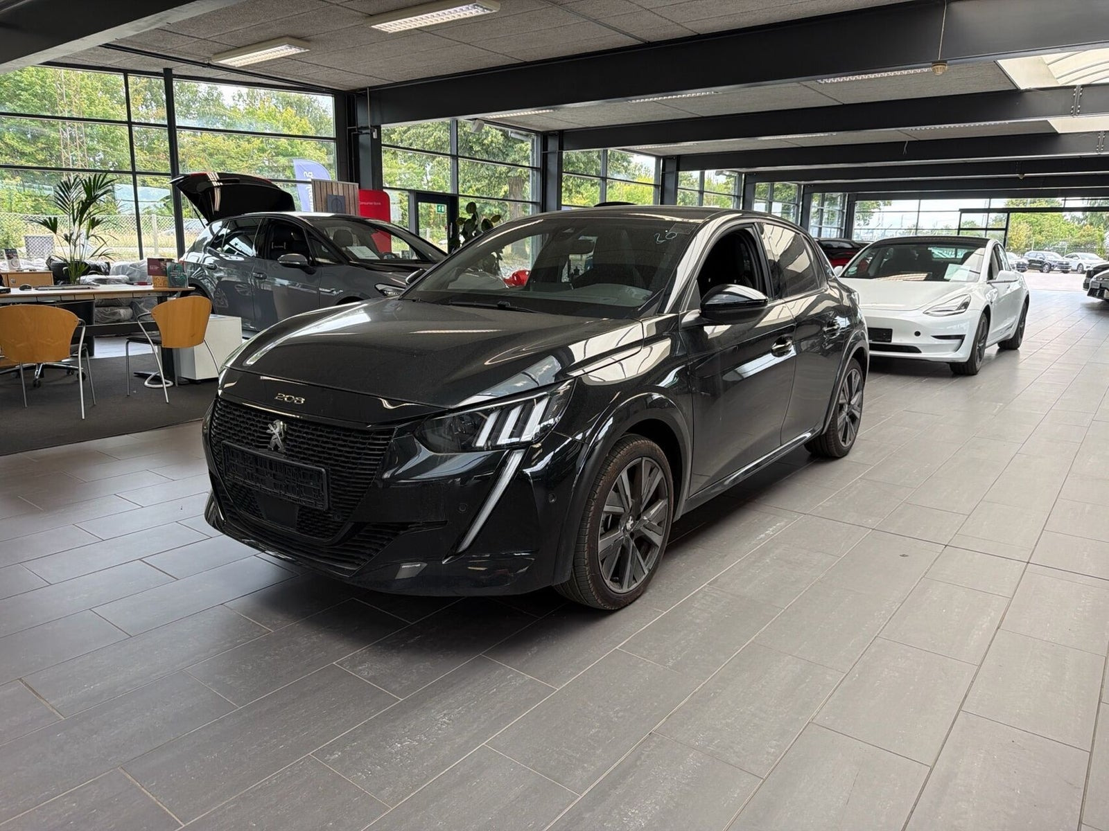 Peugeot e-208 50 GT Sky