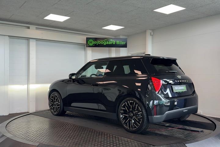 Sort Mini Cooper SE fra 2025
