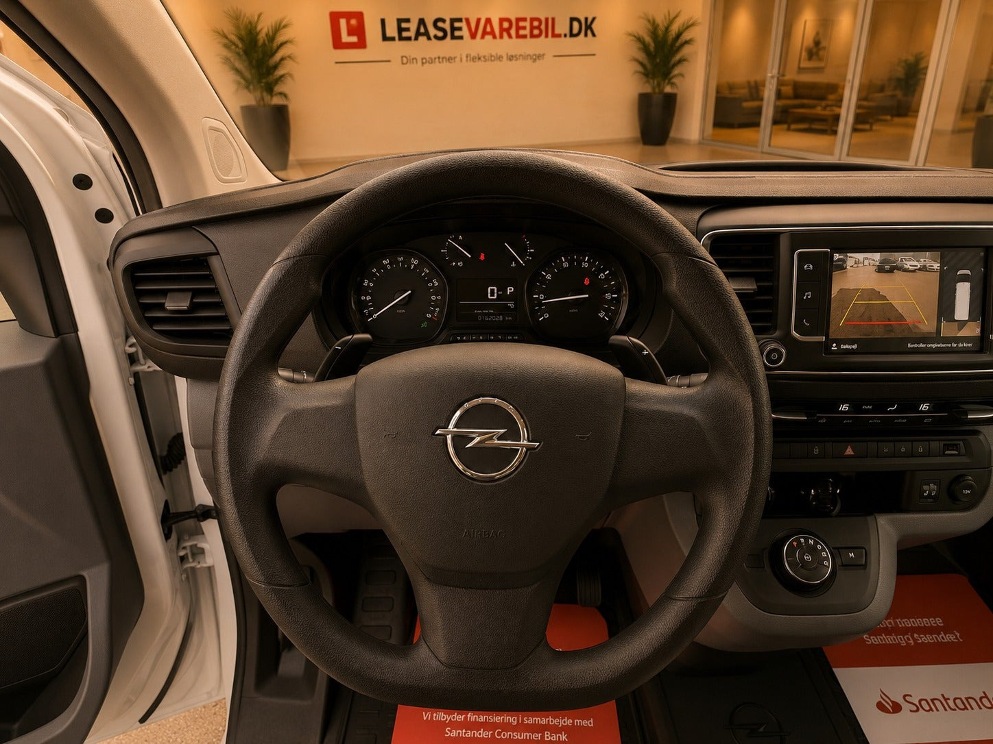 Hvid Opel Vivaro fra 2022