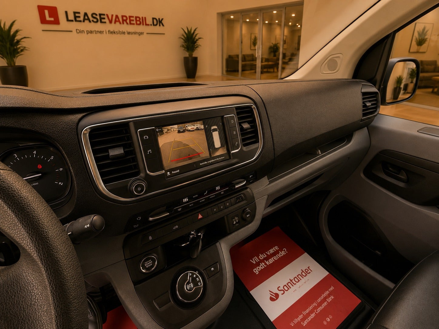 Hvid Opel Vivaro fra 2022