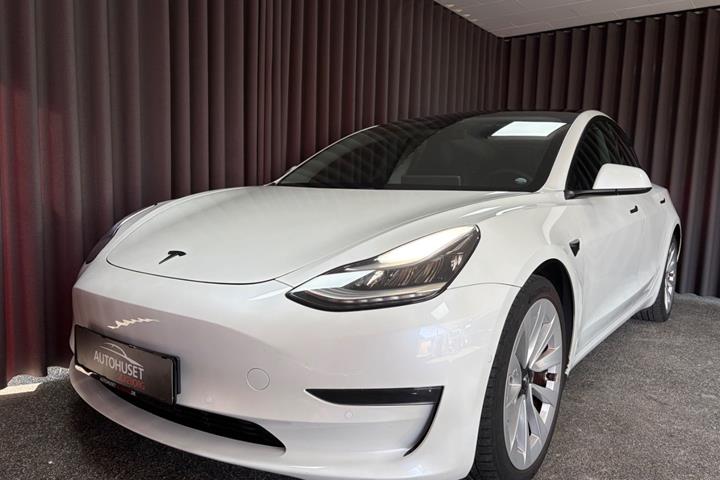Sort Tesla Model 3 fra 2020