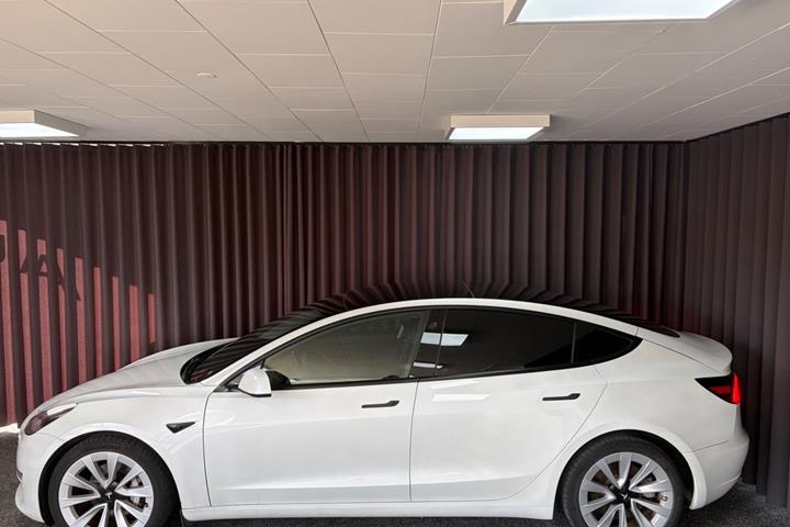 Sort Tesla Model 3 fra 2020