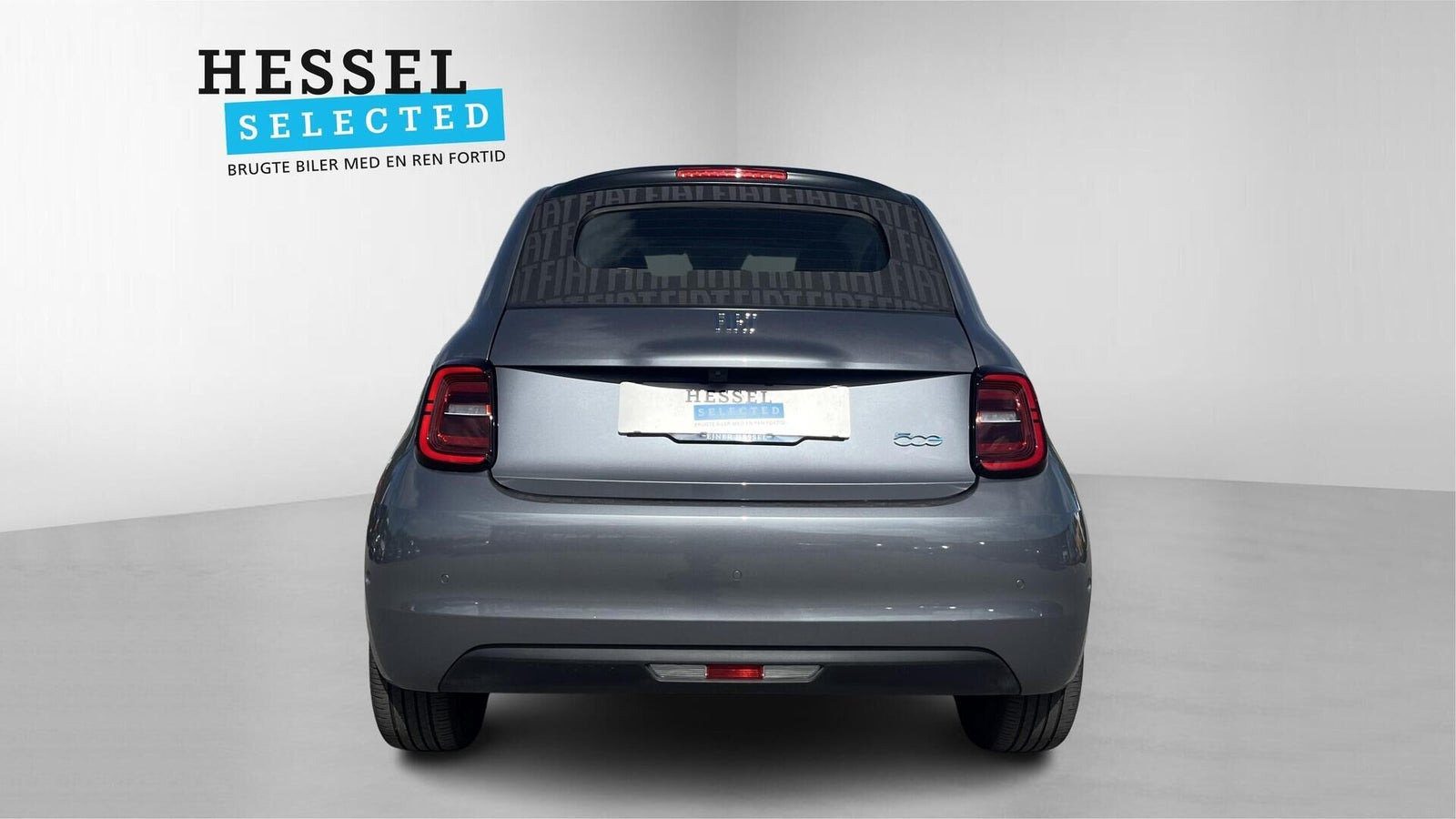 Grå Fiat 500e fra 2023