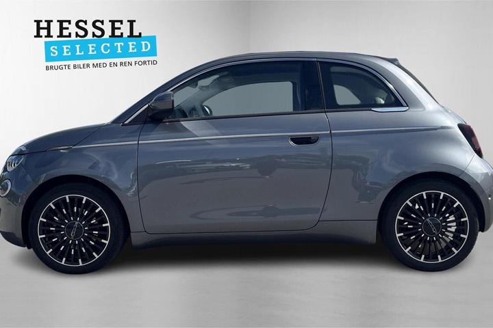 Grå Fiat 500e fra 2023