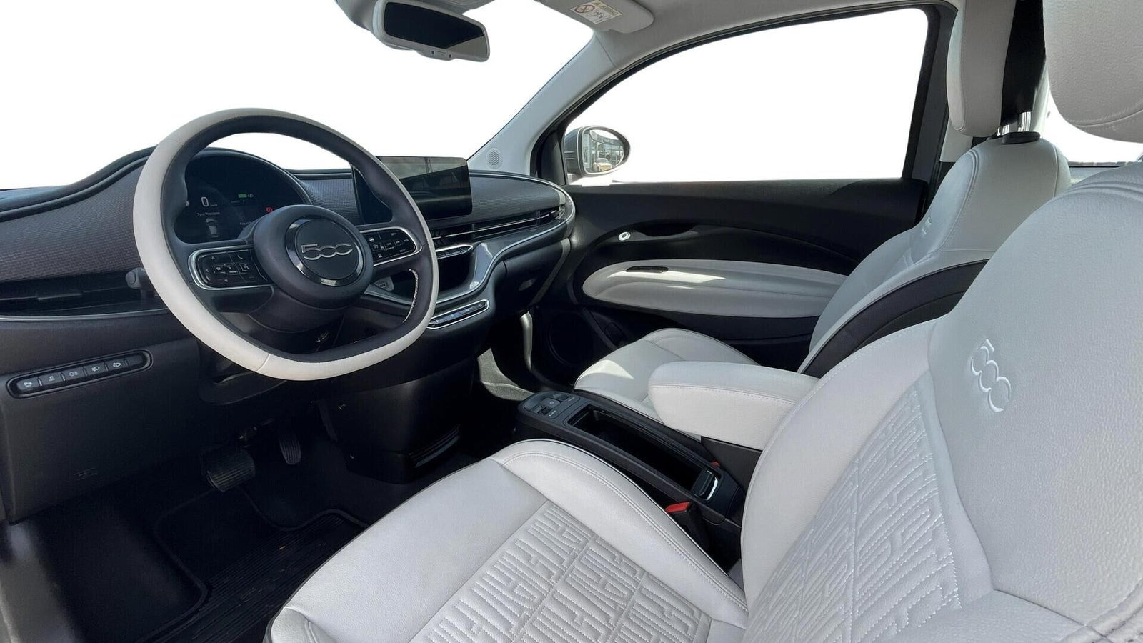 Grå Fiat 500e fra 2023