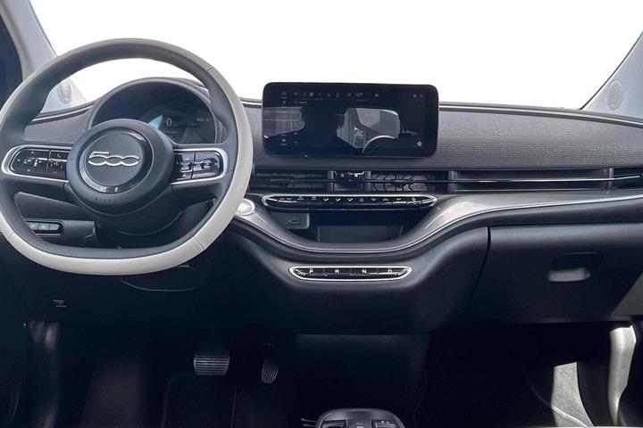 Grå Fiat 500e fra 2023