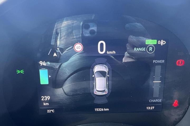 Grå Fiat 500e fra 2023