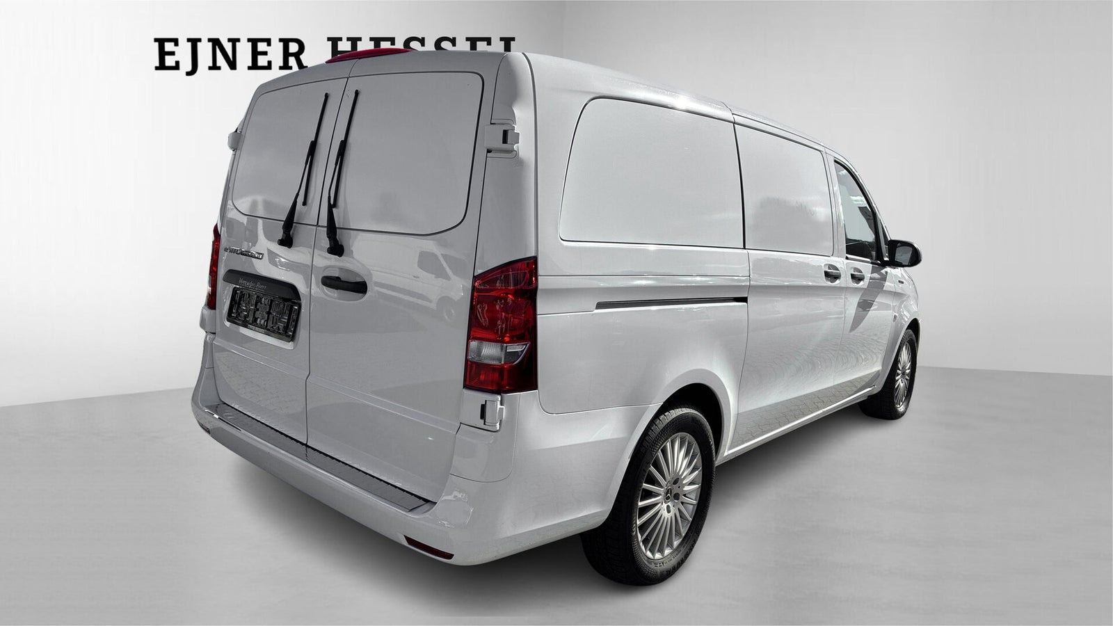 Hvid Mercedes eVito 129 fra 2021