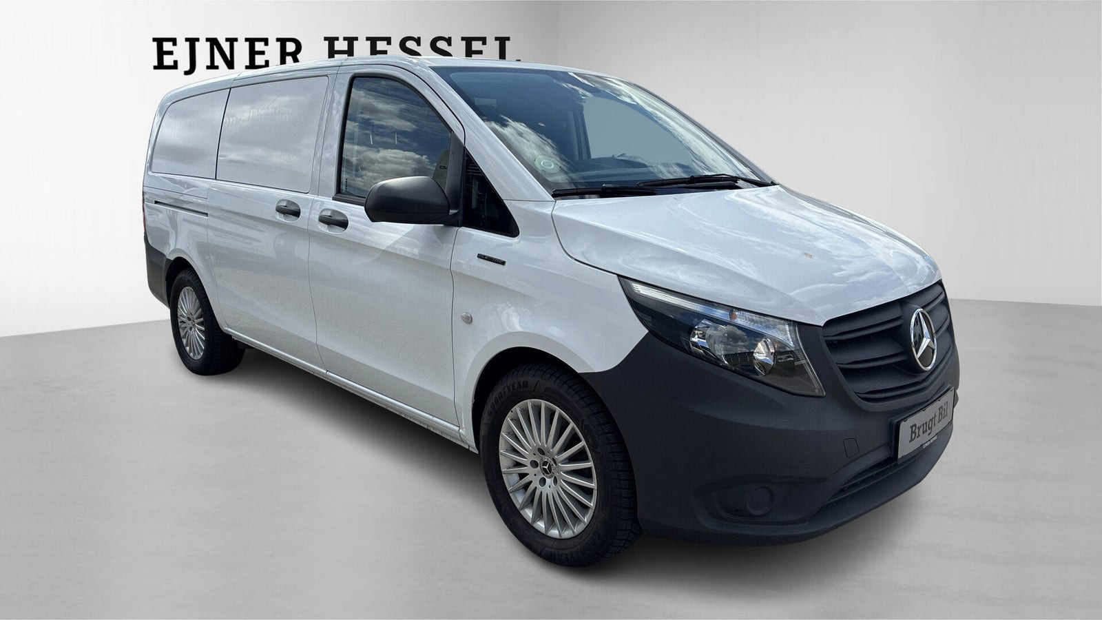 Hvid Mercedes eVito 129 fra 2021