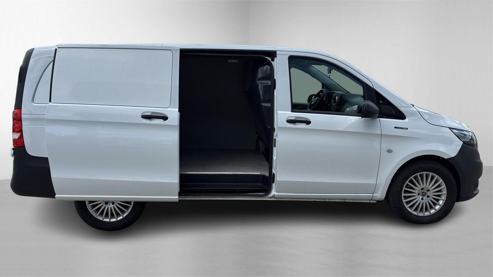 Hvid Mercedes eVito 129 fra 2021