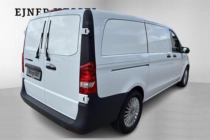 Hvid Mercedes eVito 129 fra 2021