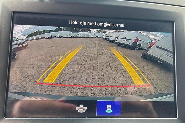 Hvid Mercedes eVito 129 fra 2021