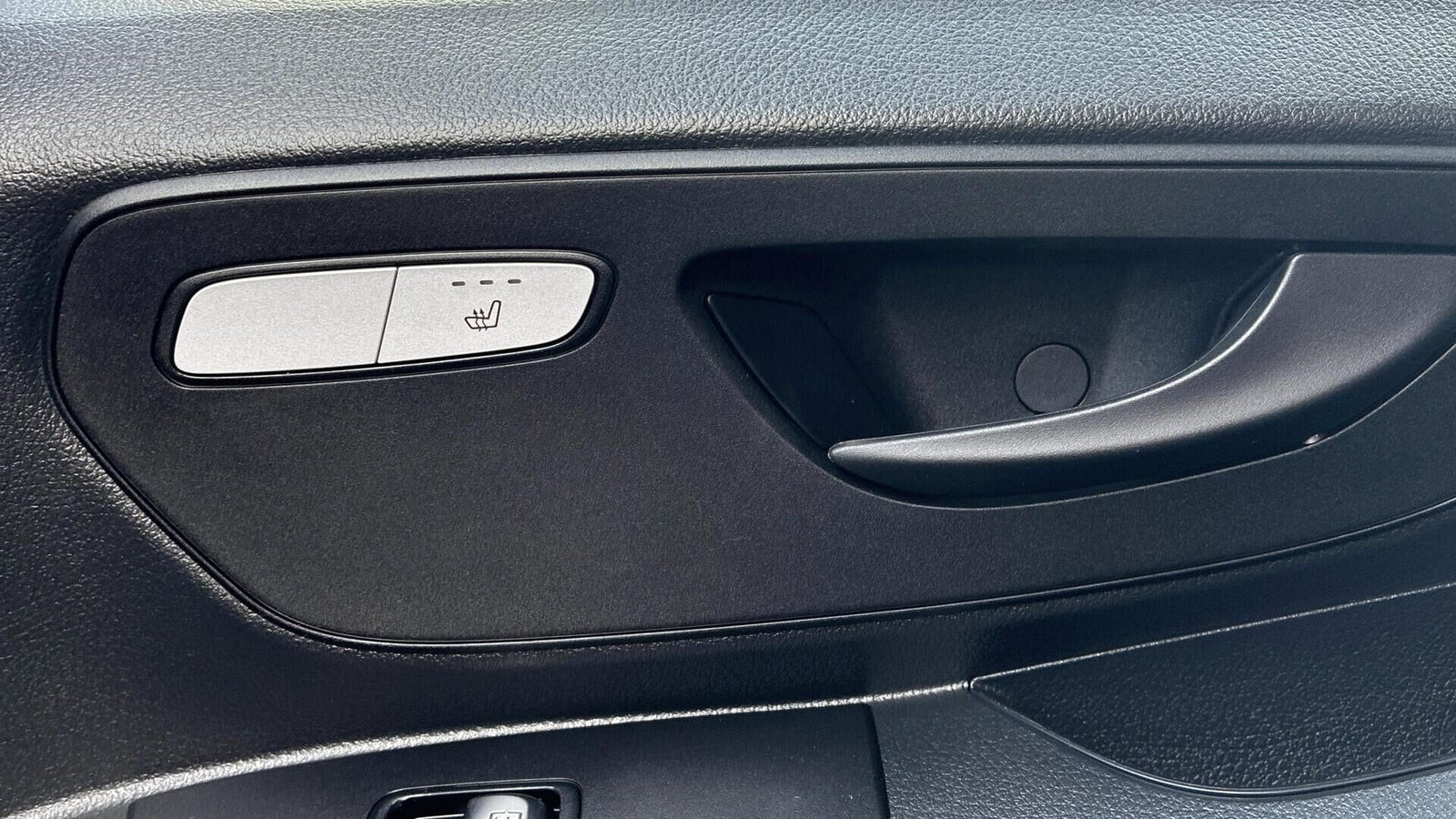 Hvid Mercedes eVito 129 fra 2021