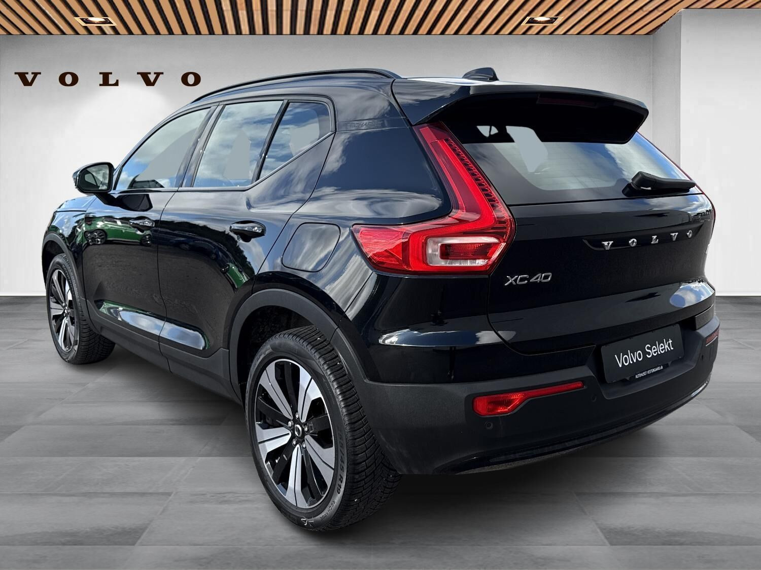 Sort Volvo XC40 fra 2023