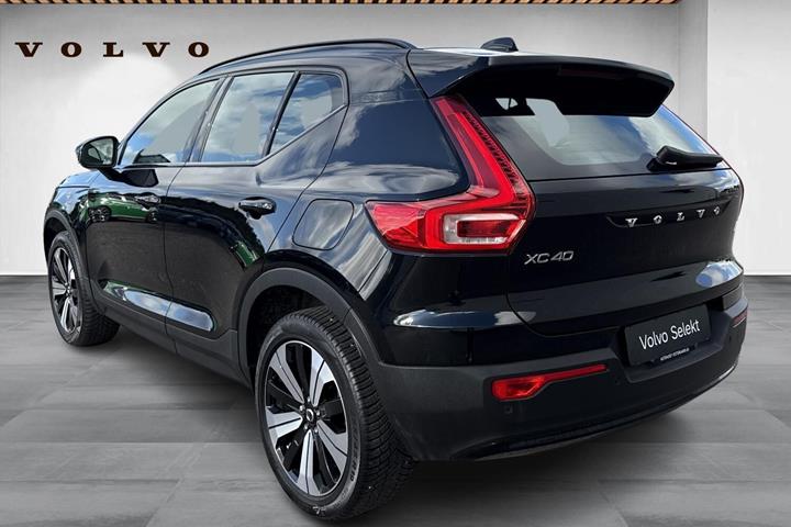Sort Volvo XC40 fra 2023
