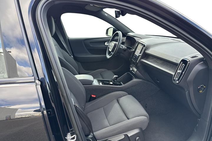 Sort Volvo XC40 fra 2023