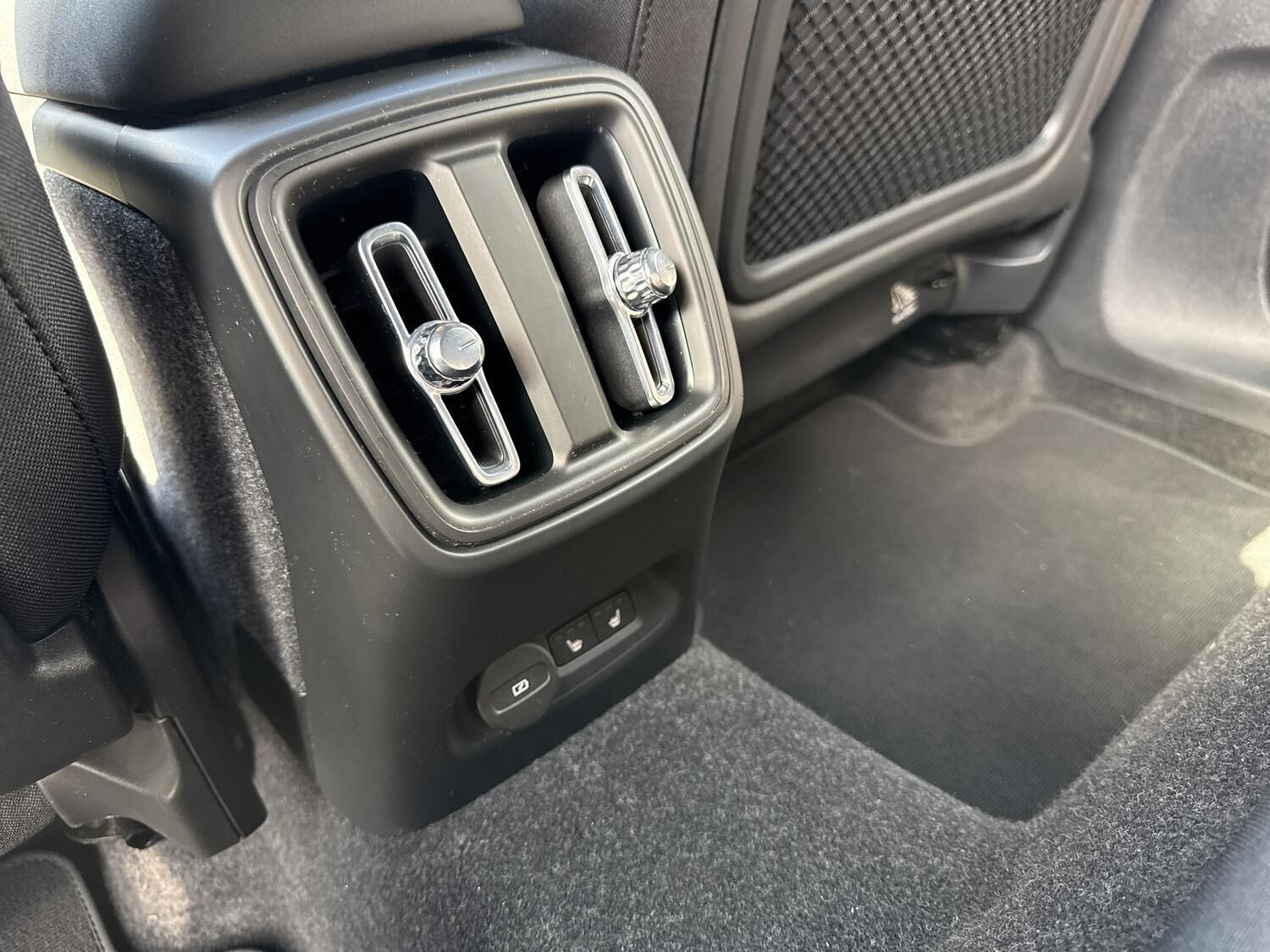 Sort Volvo XC40 fra 2023