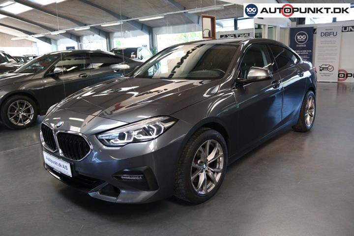 Grå BMW 218i fra 2020